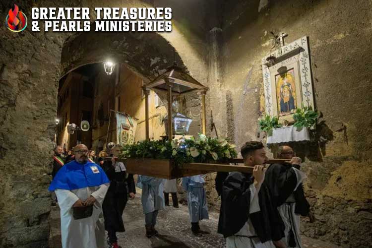 Relics of St. Thomas Aquinas Carried in Procession for the 750th Anniversary of His Death