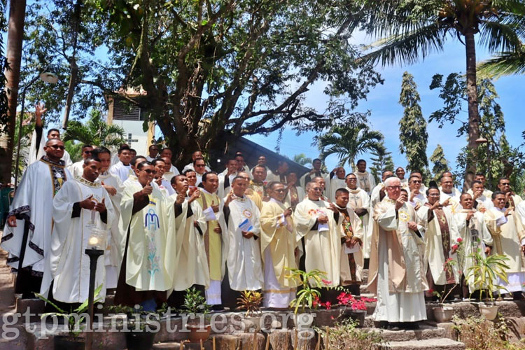 Read more about the article Teladan Pelayanan: Kisah Tokoh Inspiratif dalam Komunitas Gereja
